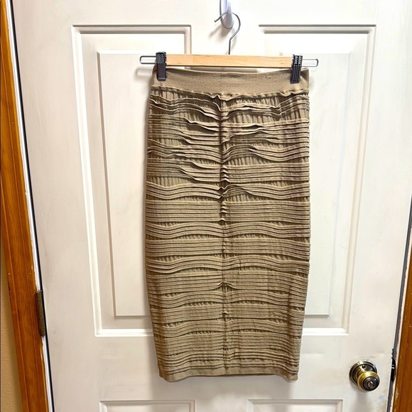 Elegant Tan Ruched Textile Bodycon Elastic Stretchy Pencil Midi Skirt size M - Picture 1 of 7